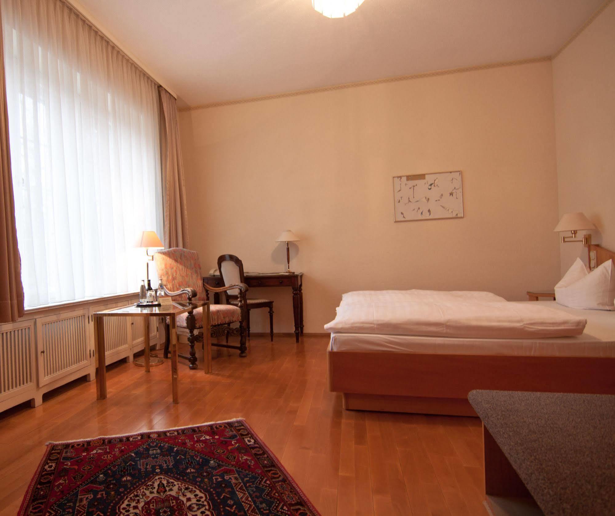 Parkhotel Unter Den Linden Halberstadt Bagian luar foto