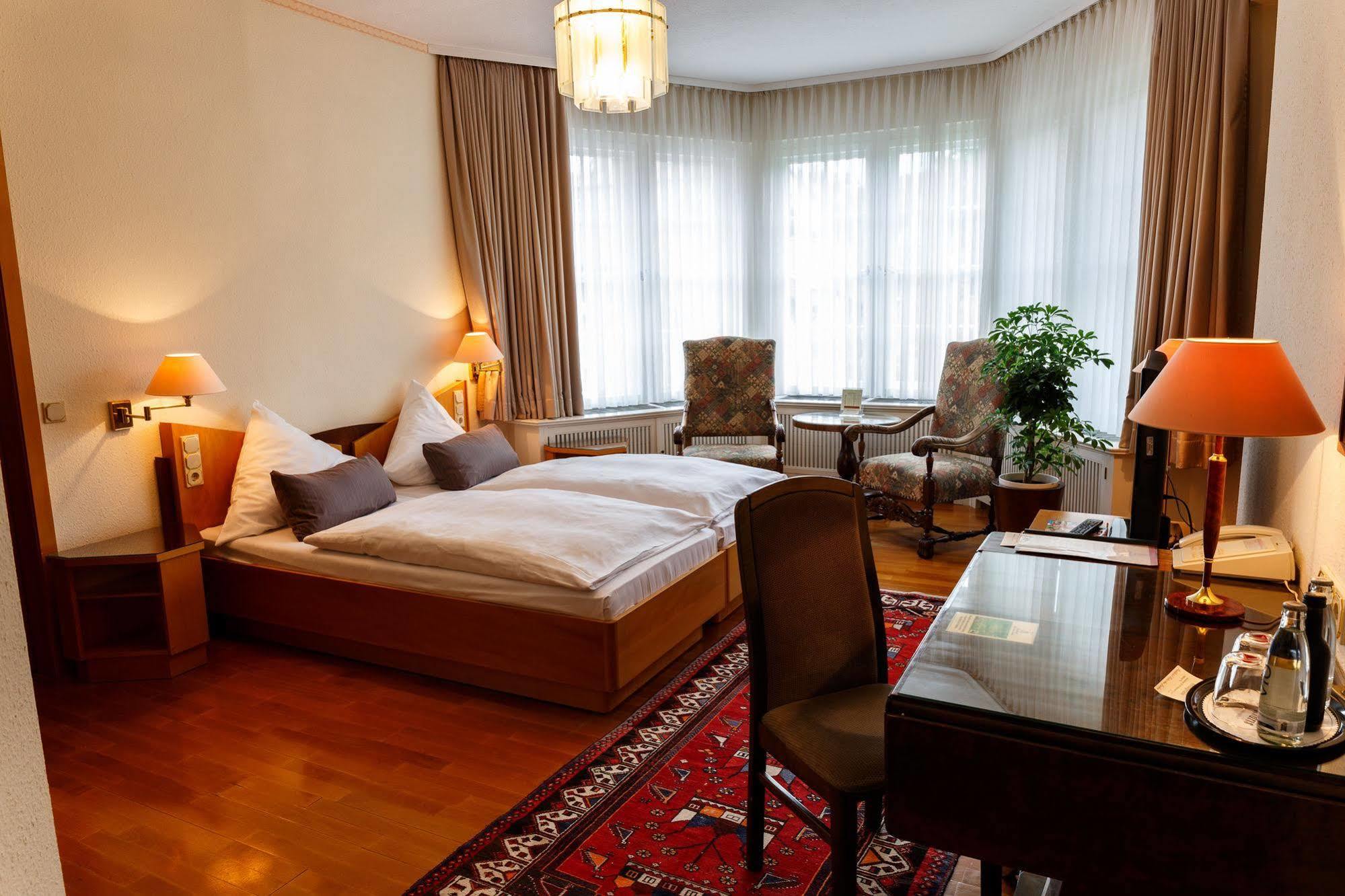 Parkhotel Unter Den Linden Halberstadt Bagian luar foto