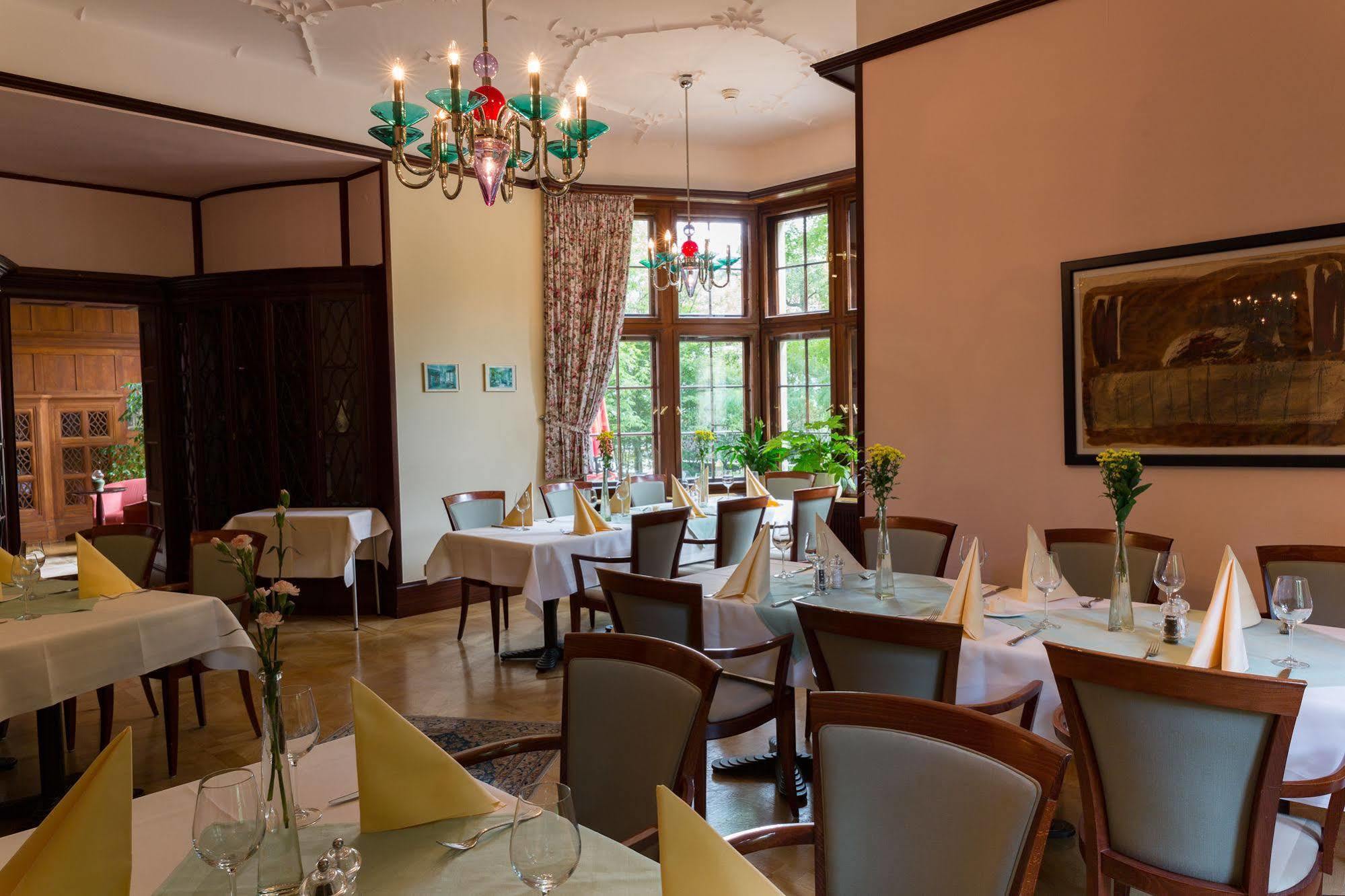 Parkhotel Unter Den Linden Halberstadt Bagian luar foto