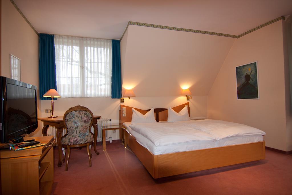 Parkhotel Unter Den Linden Halberstadt Bagian luar foto
